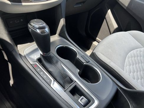 Used 2019 Chevrolet Equinox LT FWD image 16