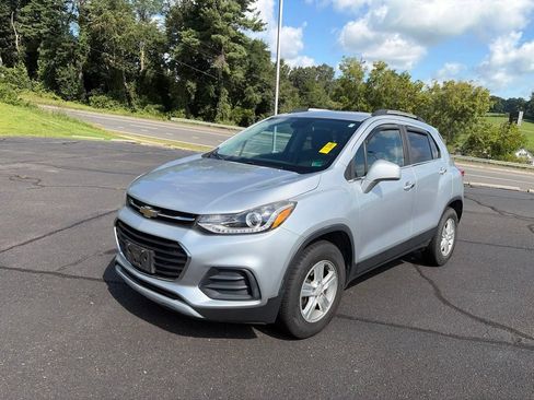 Used 2017 Chevrolet Trax LT w/ LT Convenience Package AWD/4WD image 4