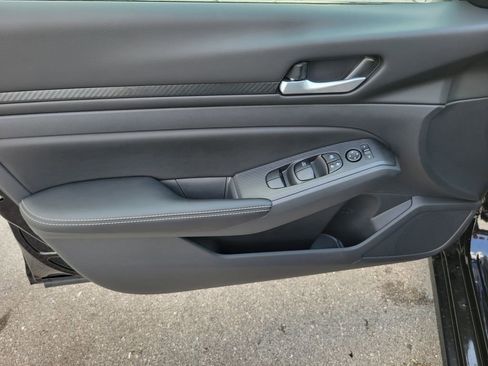 Used 2025 Nissan Altima 2.5 SV w/ SV Premium Package image 16