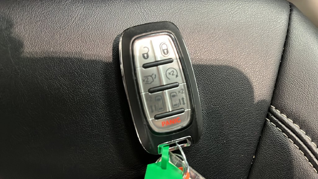 Used 2024 Chrysler Pacifica Touring-L FWD image 20