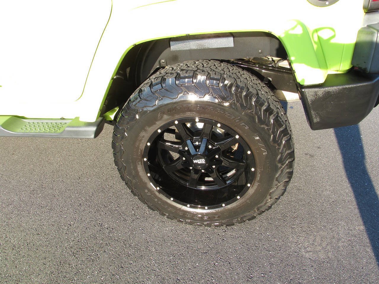 Used 2016 Jeep Wrangler Unlimited Sahara w/ Max Tow Package AWD/4WD image 12