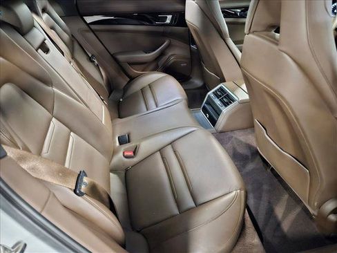 Used 2020 Porsche Panamera RWD image 20