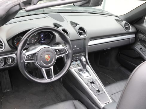 Used 2021 Porsche 718 Boxster image 16