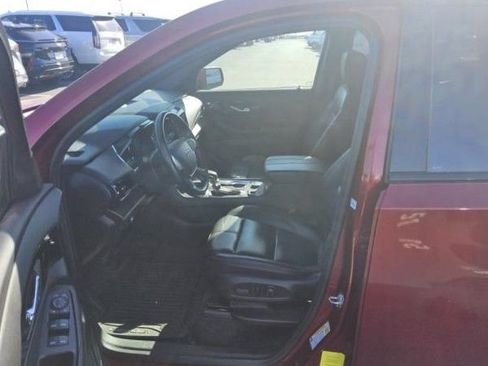Used 2023 Chevrolet Traverse RS AWD/4WD image 7