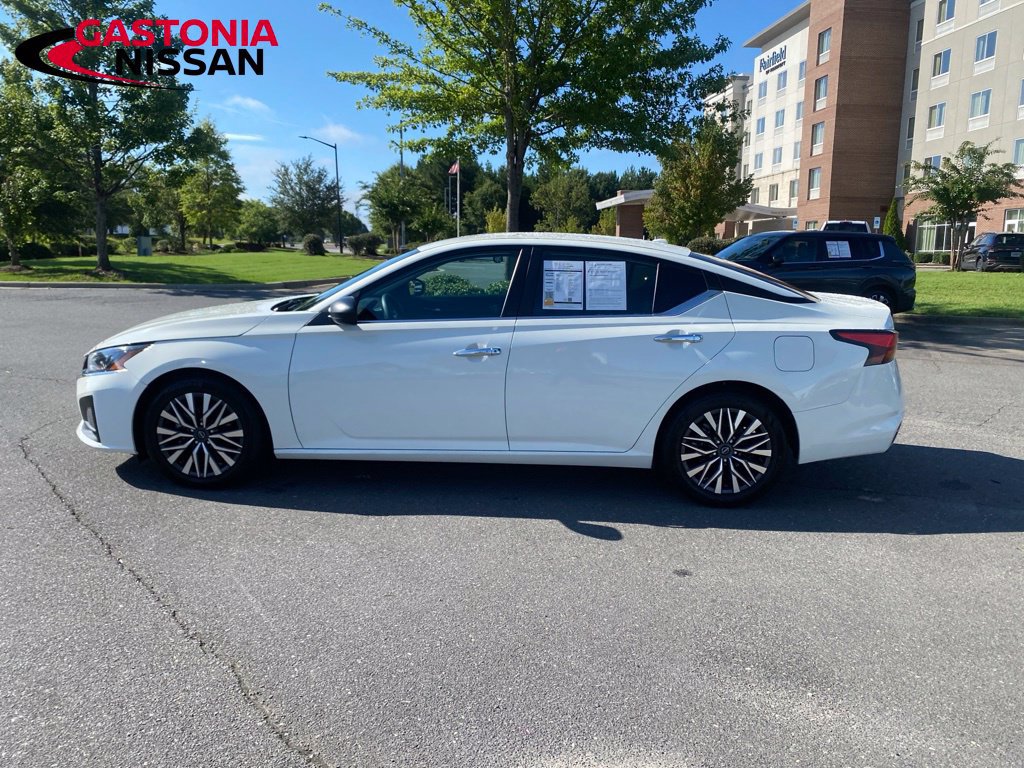 Used 2025 Nissan Altima 2.5 SV FWD image 10