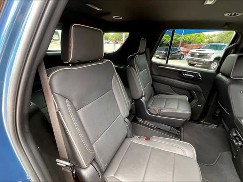 Used 2025 Chevrolet Tahoe Premier RWD image 19