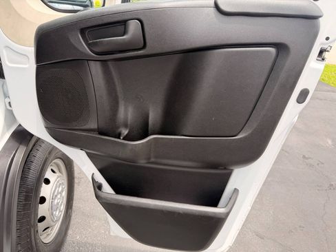 Used 2020 RAM ProMaster 2500 w/ Premium Appearance Group FWD image 18