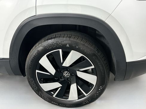Used 2025 Volkswagen Atlas Cross Sport SE FWD image 11
