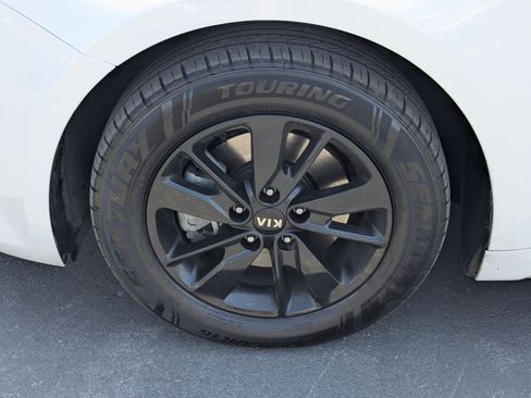 Used 2017 Kia Optima LX FWD image 13