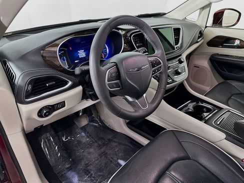 Used 2022 Chrysler Pacifica Limited FWD image 14