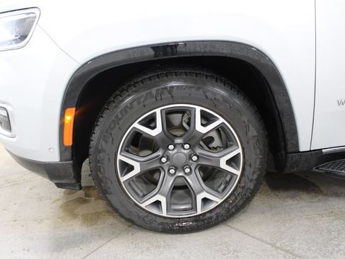 Used 2023 Jeep Wagoneer L Series III w/ Preferred Equipment Group AWD/4WD image 42