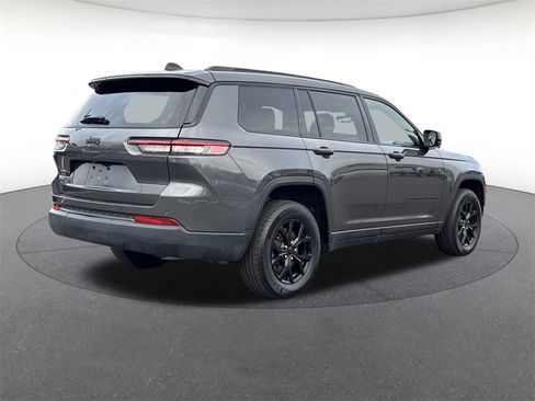 Used 2024 Jeep Grand Cherokee L Laredo image 5
