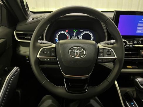 Used 2026 Toyota Highlander XSE AWD/4WD image 19