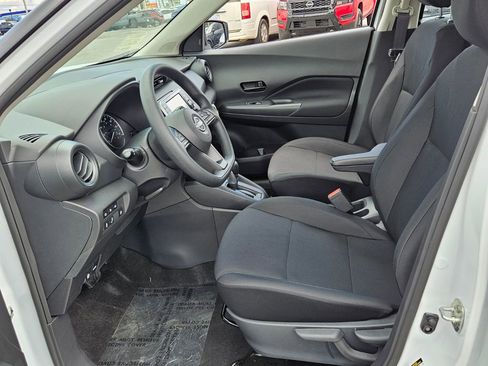 New 2025 Nissan Kicks Play S image 3