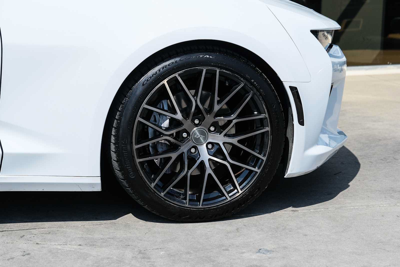 Used 2018 Chevrolet Camaro SS RWD image 10
