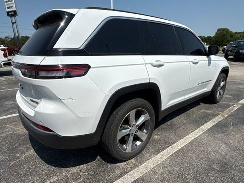 Used 2022 Jeep Grand Cherokee Limited w/ Luxury Tech Group II AWD/4WD image 2