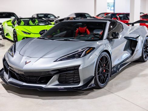 Used 2024 Chevrolet Corvette Z06 w/ Z07 Performance Package RWD image 12