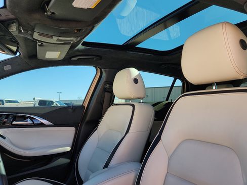 Used 2018 INFINITI QX30 Premium w/ Technology Package image 12