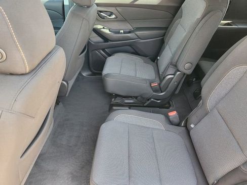 Used 2021 Chevrolet Traverse LT image 31