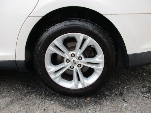 Used 2014 Ford Taurus SEL w/ Equipment Group 201A FWD image 14