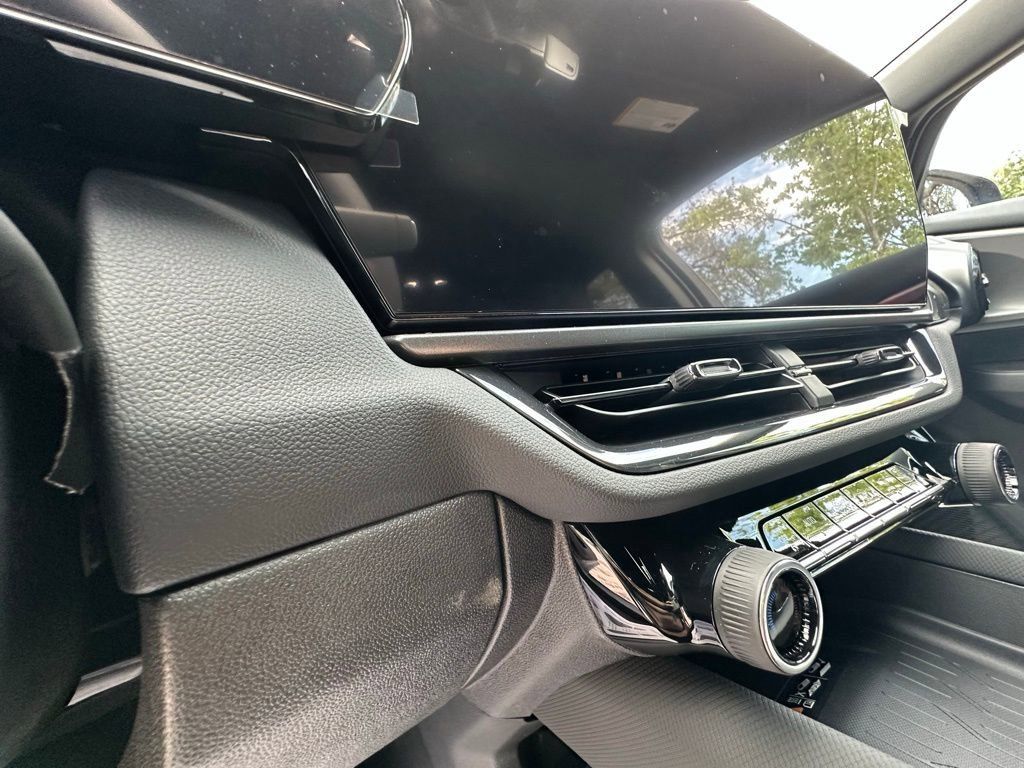 New 2025 Chevrolet Equinox EV RS w/ Convenience Package II FWD image 27