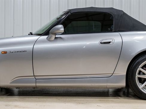 Used 2000 Honda S2000 image 2