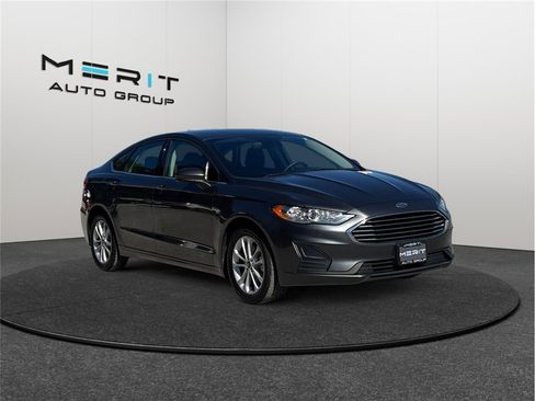 Used 2020 Ford Fusion SE image 1