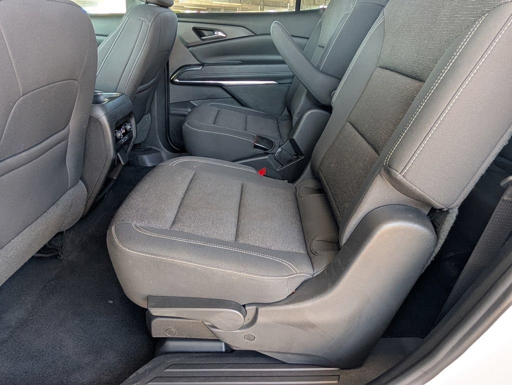 Used 2024 Chevrolet Traverse LT FWD image 20