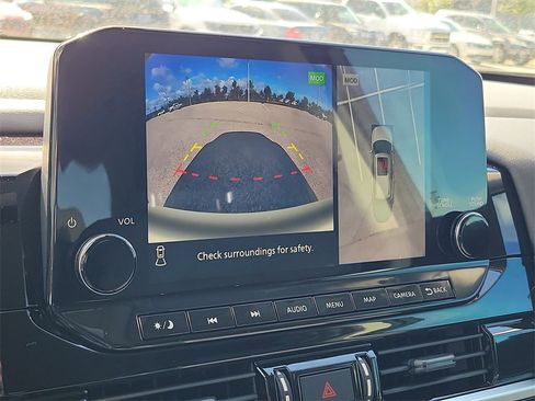 Certified 2025 Nissan Pathfinder SL image 32