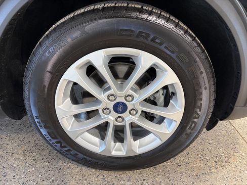 Used 2022 Ford Escape SE image 32