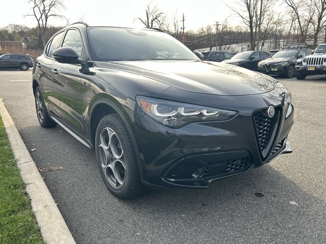 New 2026 Alfa Romeo Stelvio Sprint AWD/4WD image 2