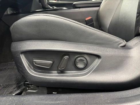 Used 2025 Toyota Camry SE FWD image 7