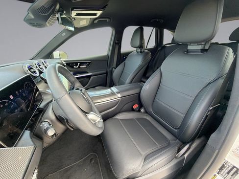 Used 2025 Mercedes-Benz GLC 300 image 30