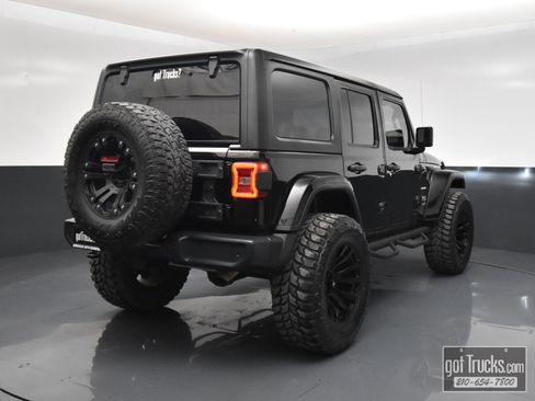Used 2018 Jeep Wrangler Unlimited Sahara AWD/4WD image 46
