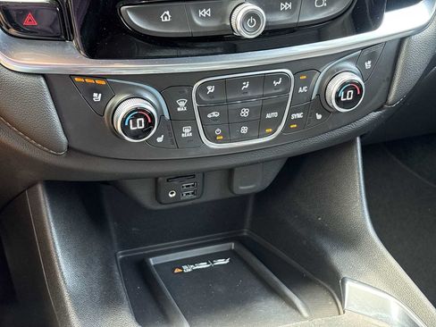 Used 2022 Chevrolet Traverse High Country FWD image 18
