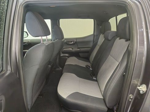 Used 2020 Toyota Tacoma TRD Sport AWD/4WD image 4