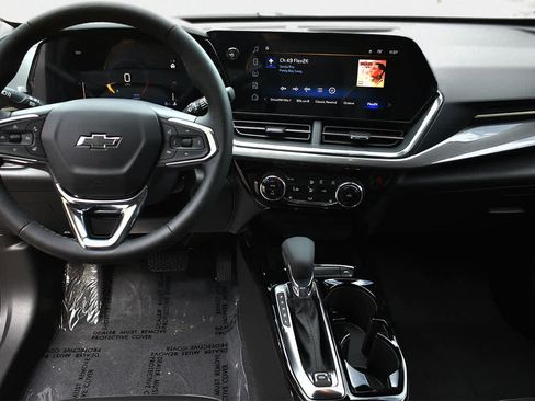 Used 2026 Chevrolet Trax ACTIV w/ Sunroof Package FWD image 14