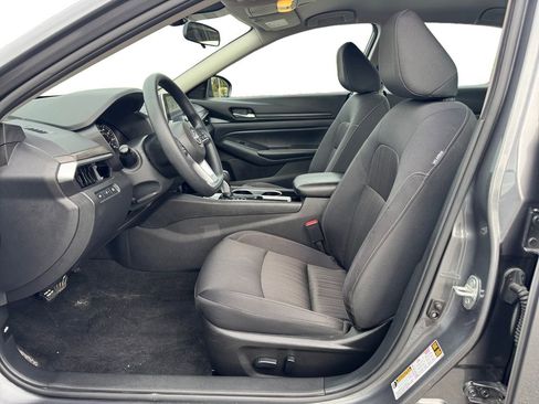 Used 2024 Nissan Altima 2.5 SV image 9