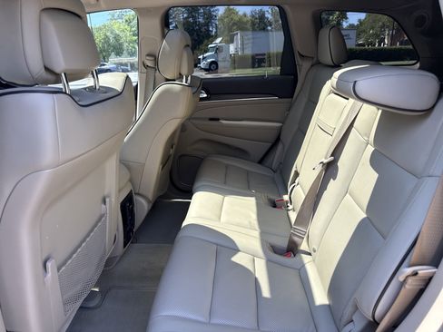 Used 2020 Jeep Grand Cherokee Overland AWD/4WD image 31