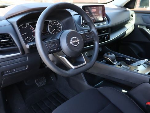 Used 2023 Nissan Rogue S image 3