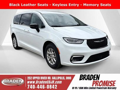 Used 2024 Chrysler Pacifica Touring-L