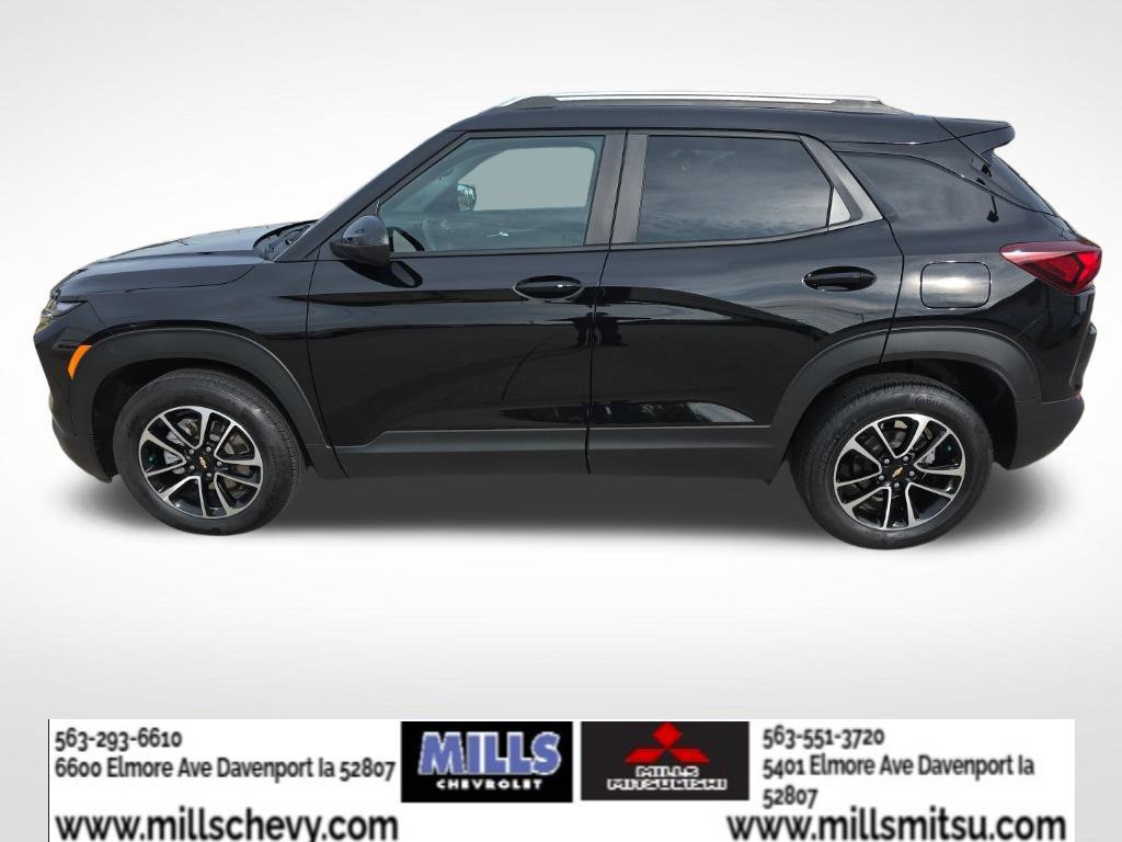 Used 2024 Chevrolet TrailBlazer LT w/ LT Cold Weather Package FWD image 2