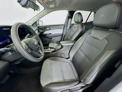 Used 2025 Chevrolet Trax LT image 13