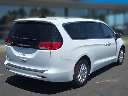 Used 2023 Chrysler Voyager LX FWD image 7