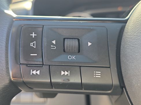 Used 2021 Nissan Rogue SV image 29