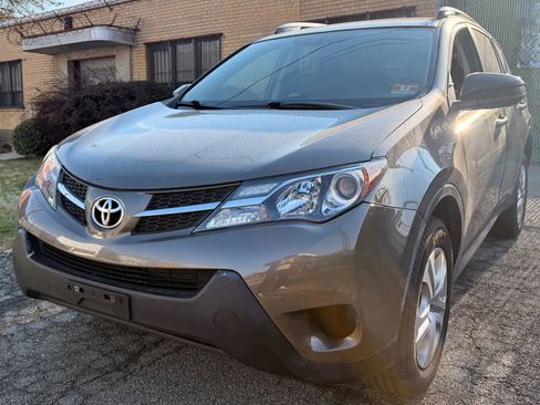 Used 2015 Toyota RAV4 LE image 29