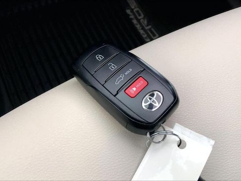 Used 2024 Toyota Corolla Cross XLE w/ Convenience Package FWD image 15