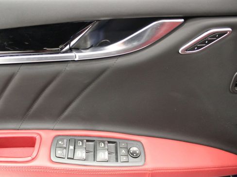 Used 2022 Maserati Ghibli Modena Q4 image 12