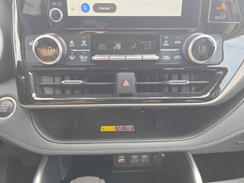 Certified 2025 Toyota Highlander XLE FWD image 29