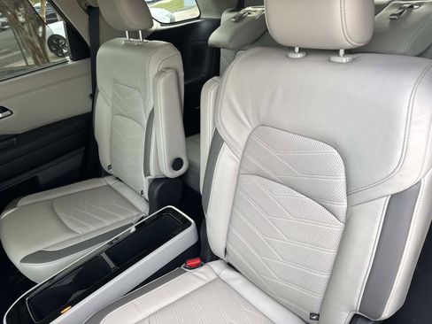 Used 2022 Nissan Pathfinder Platinum w/ Cargo Package image 12